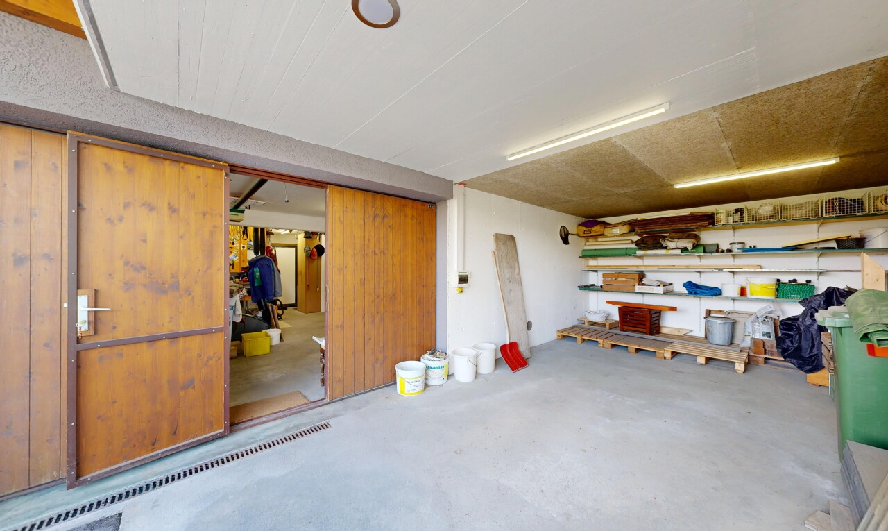 parking avec inside property