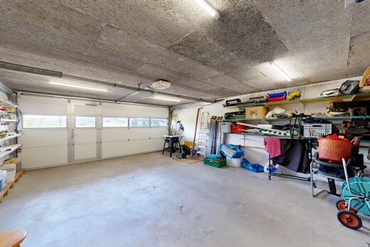 parking avec inside property