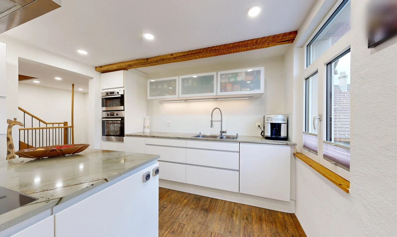 küche mit glass insert cabinets, schränke mit glastüren, light countertops, einbauleuchten, und white cabinets