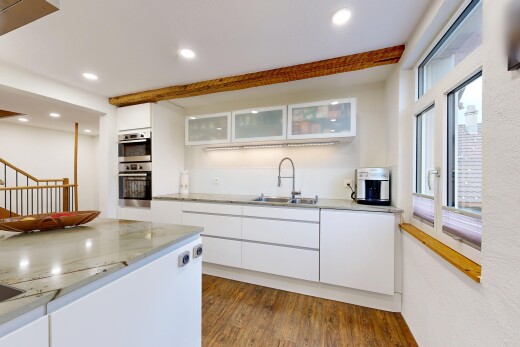 küche mit glass insert cabinets, schränke mit glastüren, light countertops, einbauleuchten, und white cabinets