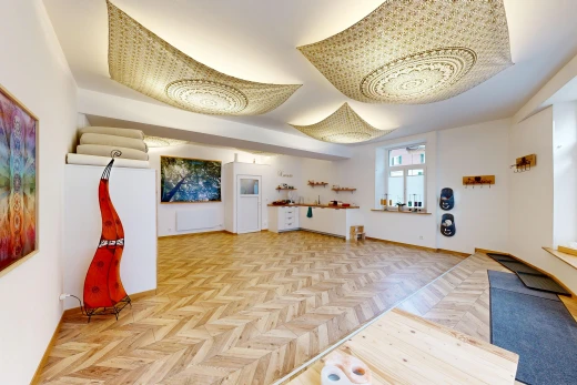 leerer raum mit drywall, gipskartonwand, parquet floor, wood finish floor, und holzfußboden