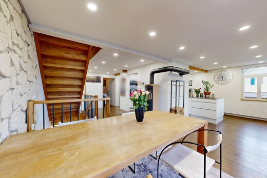 esszimmer mit stone wall, steinwand, treppen, einbauleuchten, und wood finish floor
