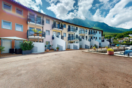 außenansicht mit blick auf die berge