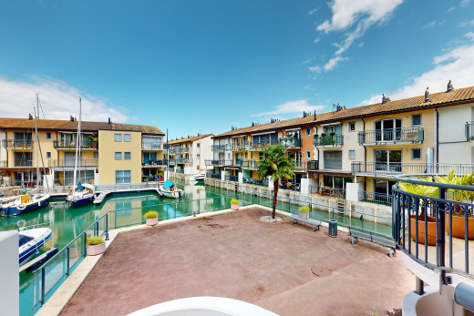 außenansicht mit seesicht und wohngebietblick