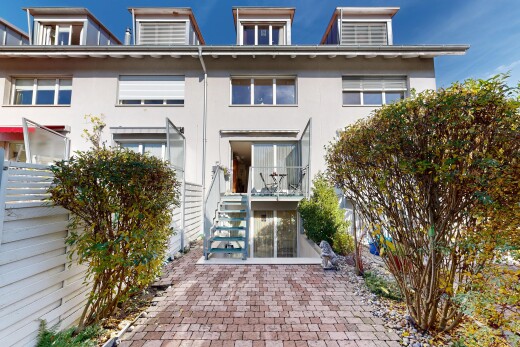 außenansicht mit terrasse, day time, stuckverkleidung, und property visible