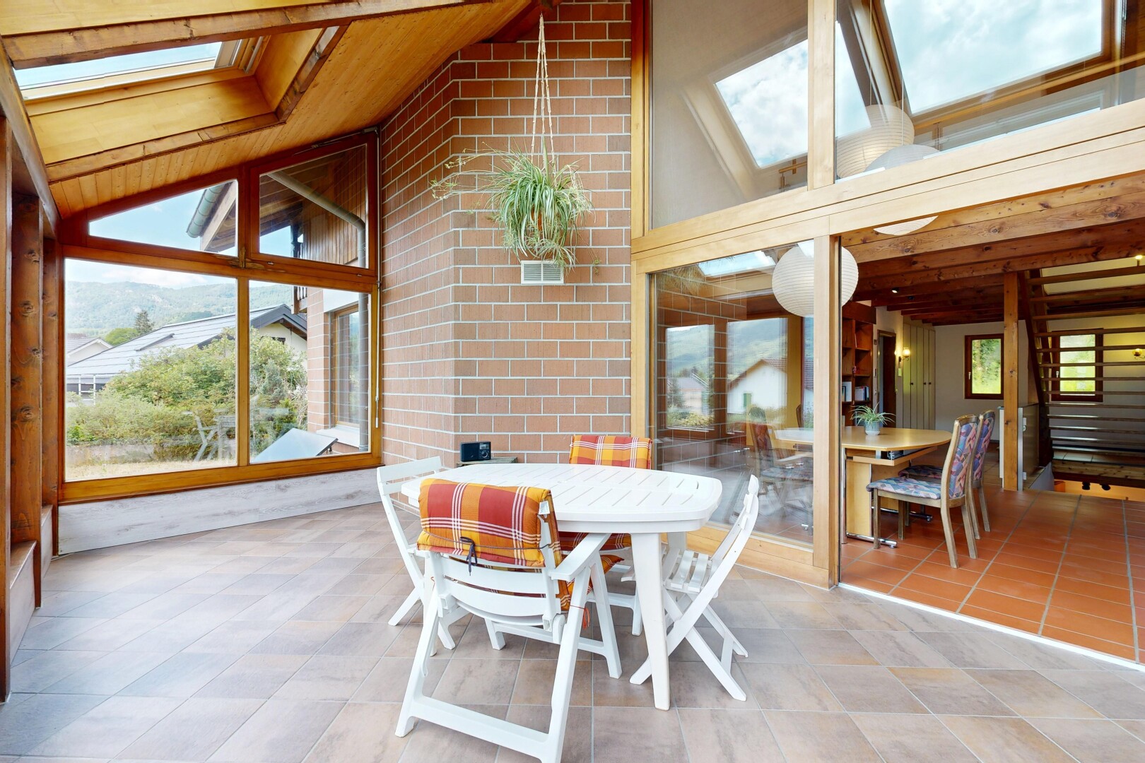 esszimmer mit dachfenster, natürliches licht, natural light, day time, und hohe decke