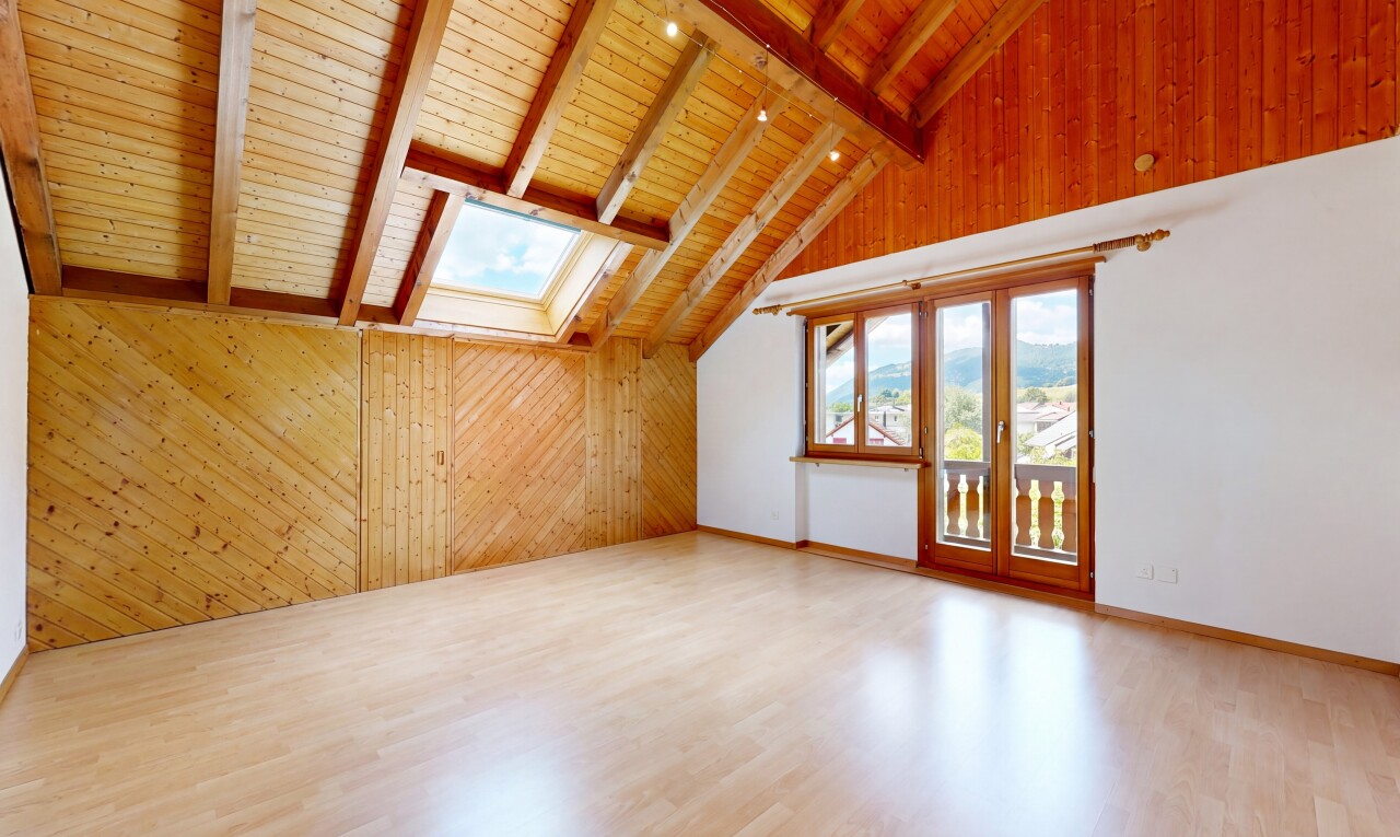 leerer raum mit holzwand, wood wall, balkendecke, beamed ceiling, und dated wood wall