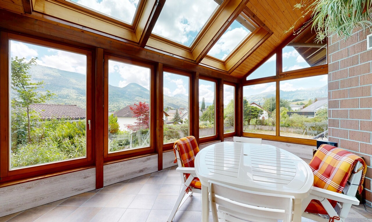 esszimmer mit mountain view, blick auf die berge, day time, natürliches licht, und natural light