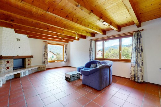 wohnzimmer mit natural light, natürliches licht, inside property, drywall, und gipskartonwand