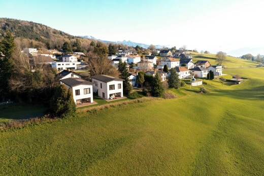 außenansicht mit wohngebietblick, residential view, day time, rasen, und blick auf die berge