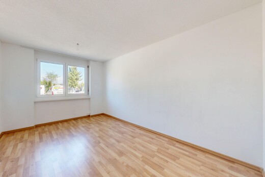 pièce vide avec day time, wood finish floor, sol en finition bois, drywall, et cloison sèche