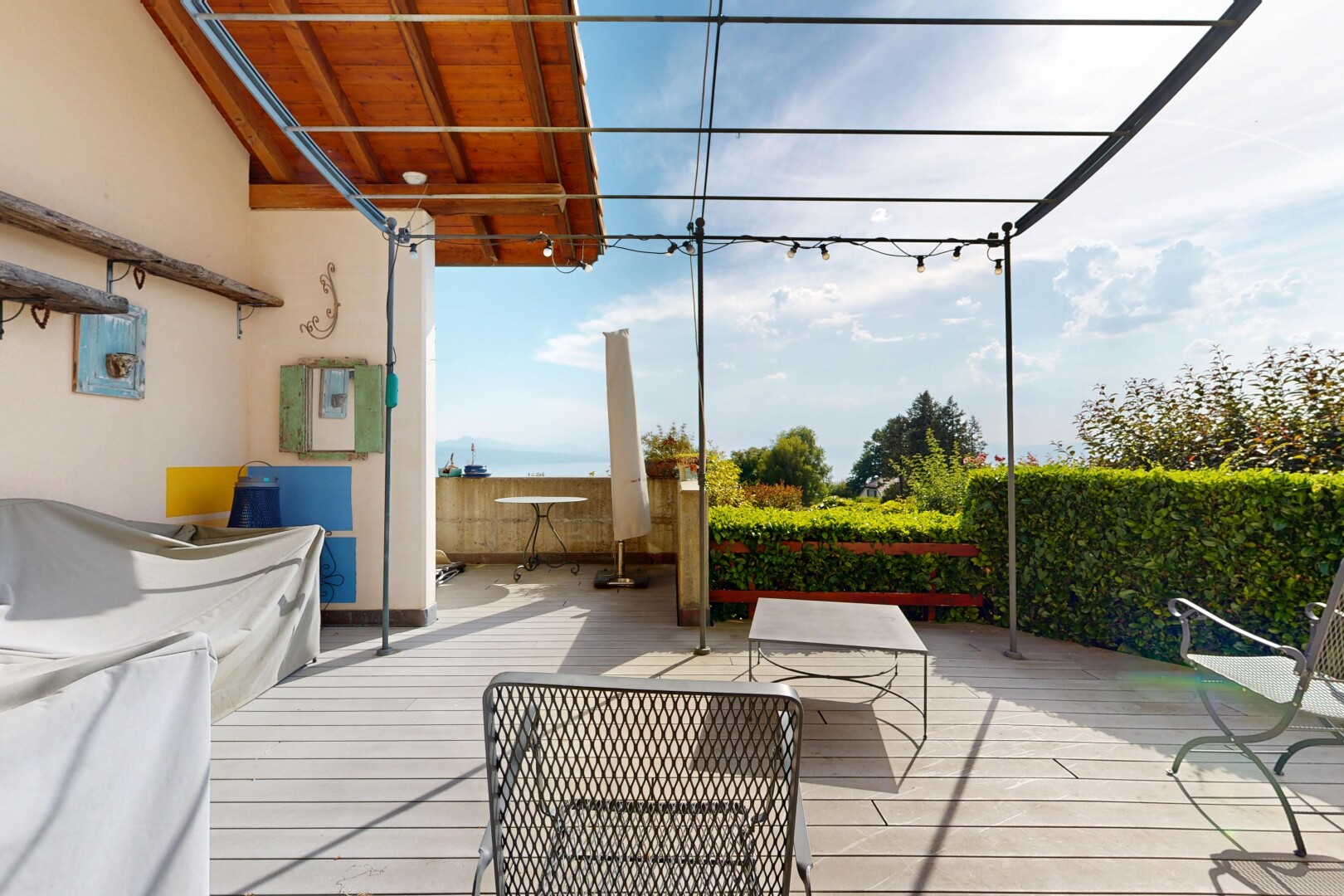 terrasse avec terrasse, day time, et from property