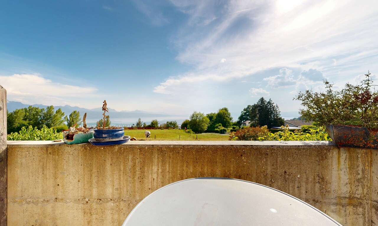 terrasse avec from property, day time, clôture, et balcon