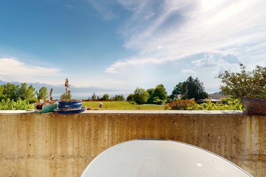 terrasse avec from property, day time, clôture, et balcon