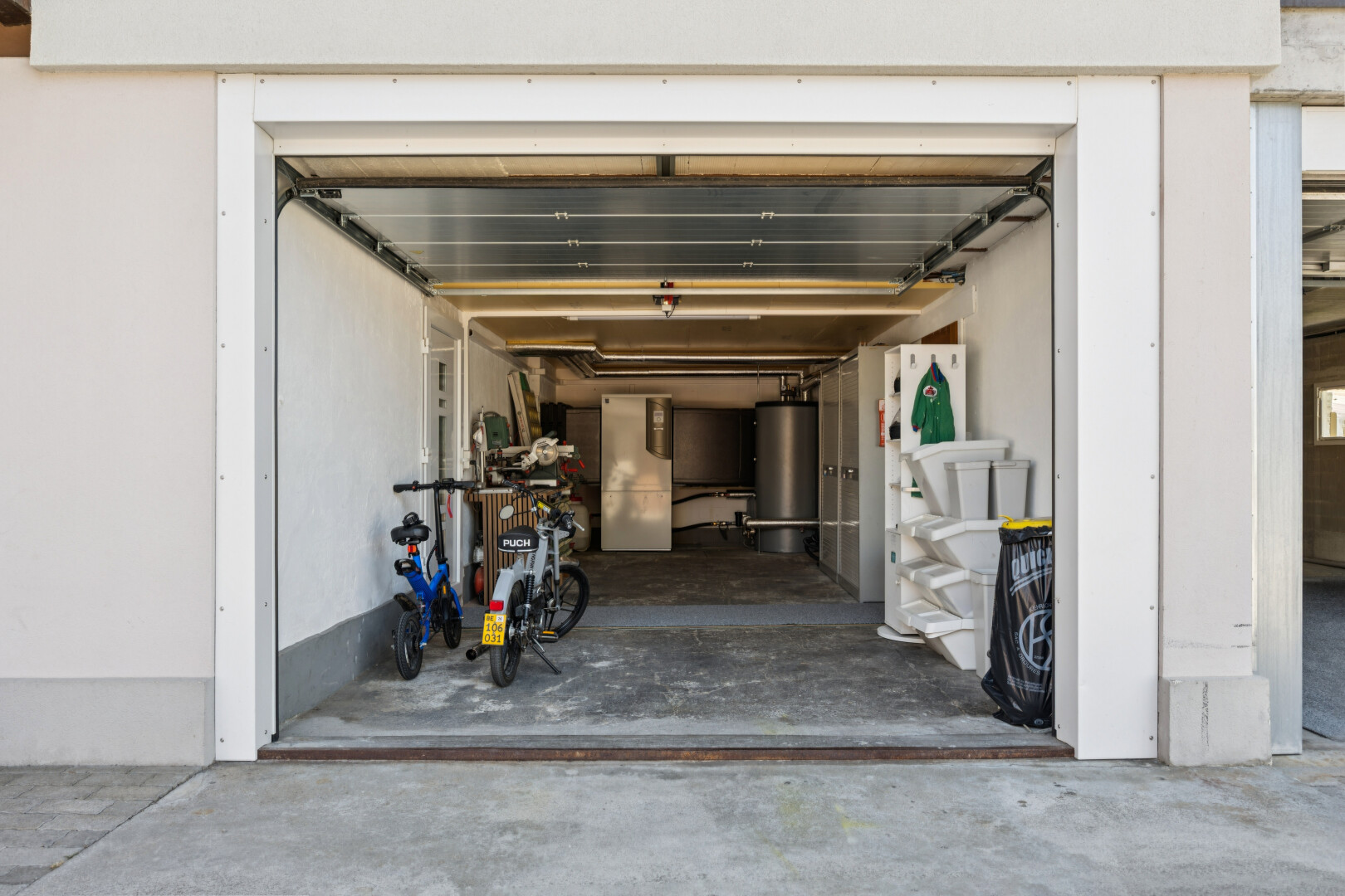parken mit wasserkocher, inside property, und garage