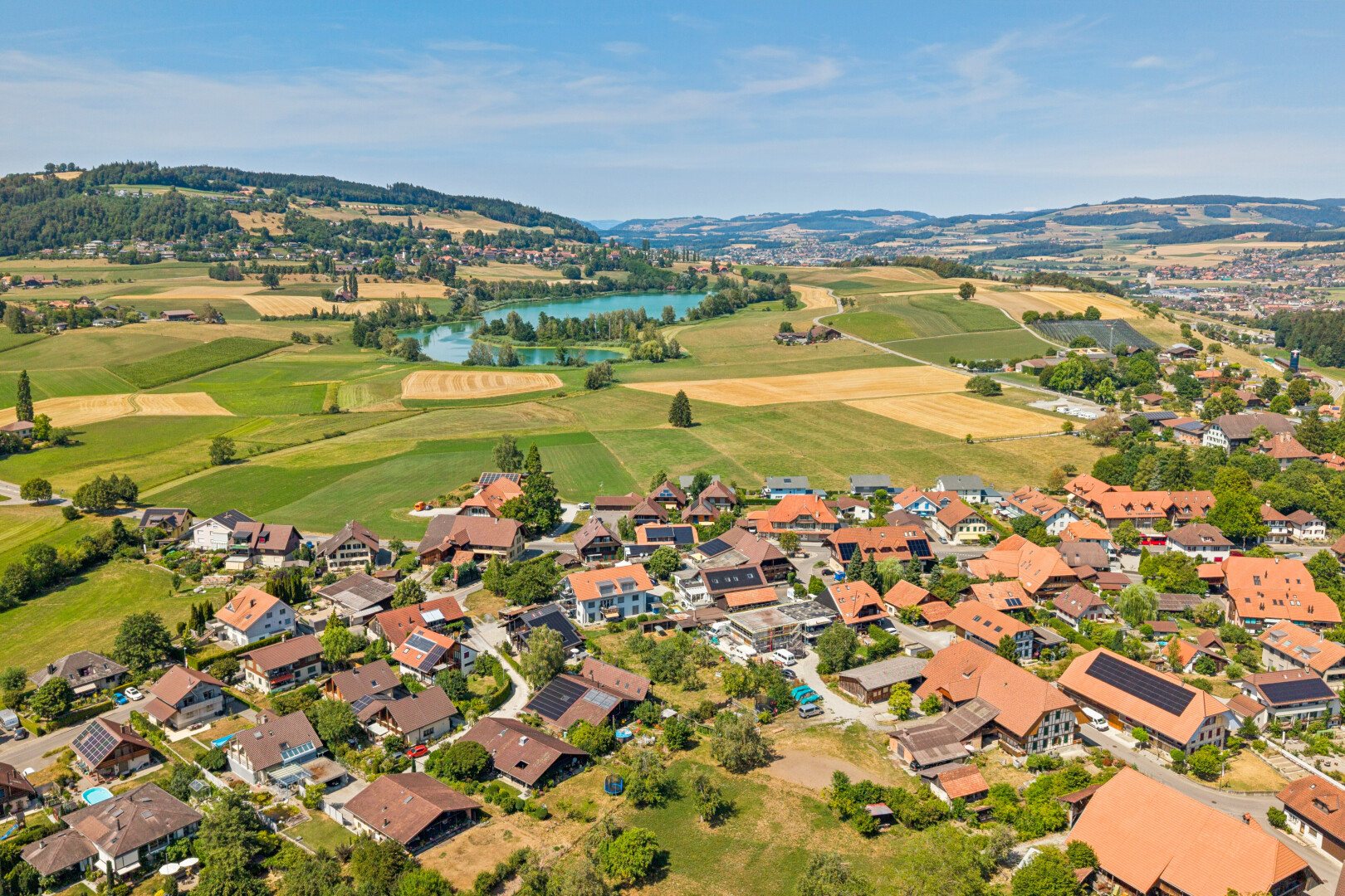 blick auf die berge mit day time, neighborhood view, aerial view, residential view, und wohngebietblick