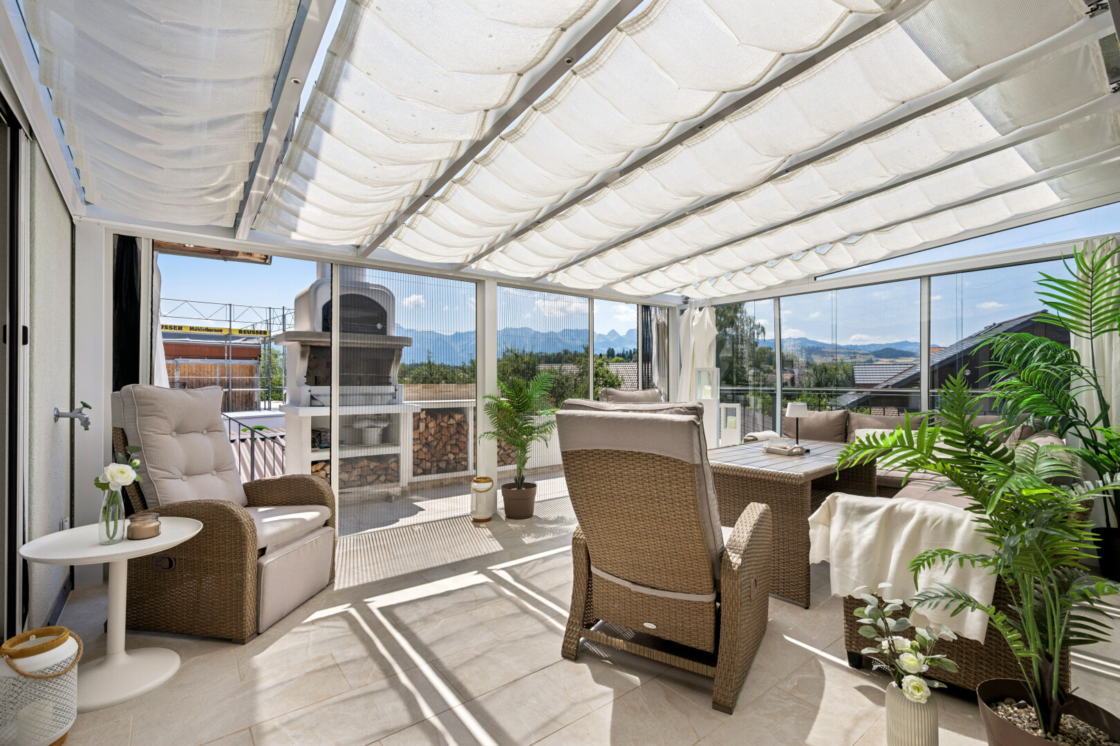 terrasse mit mountain view, blick auf die berge, wintergarten, day time, und view focus