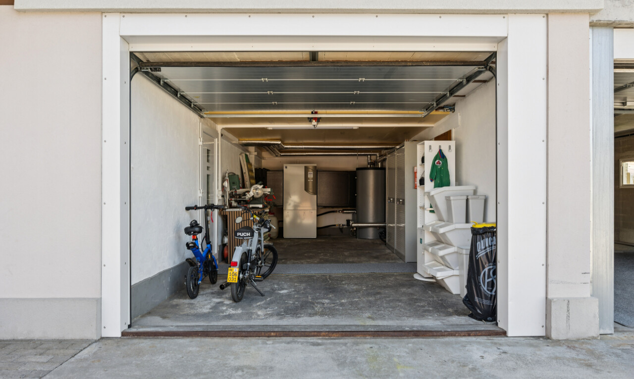 parken mit wasserkocher, inside property, und garage