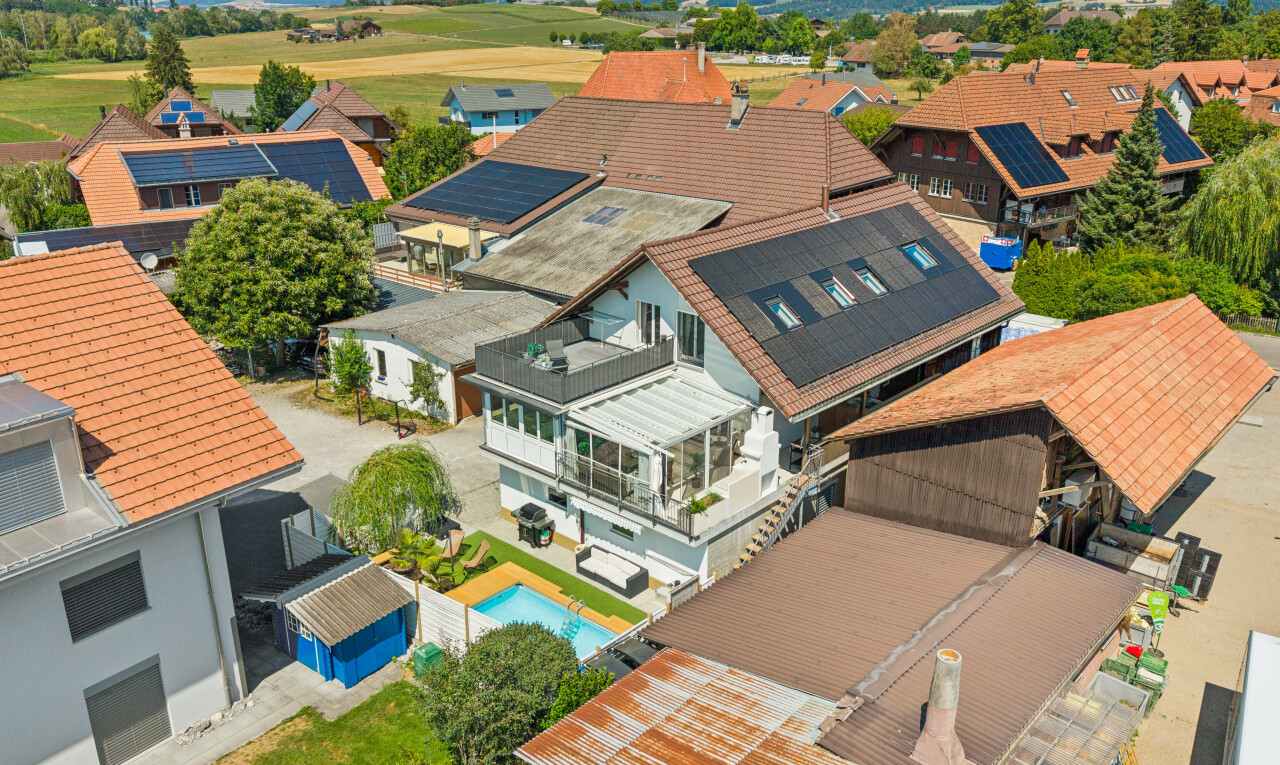 außenansicht mit pergola, residential view, wohngebietblick, terrasse, und neighborhood view