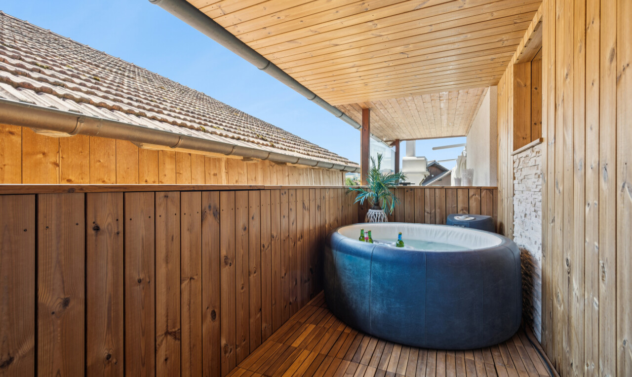 terrasse mit whirlpool, day time, from property, und deck