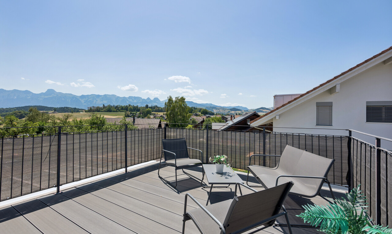 terrasse mit deck, from property, mountain view, blick auf die berge, und day time