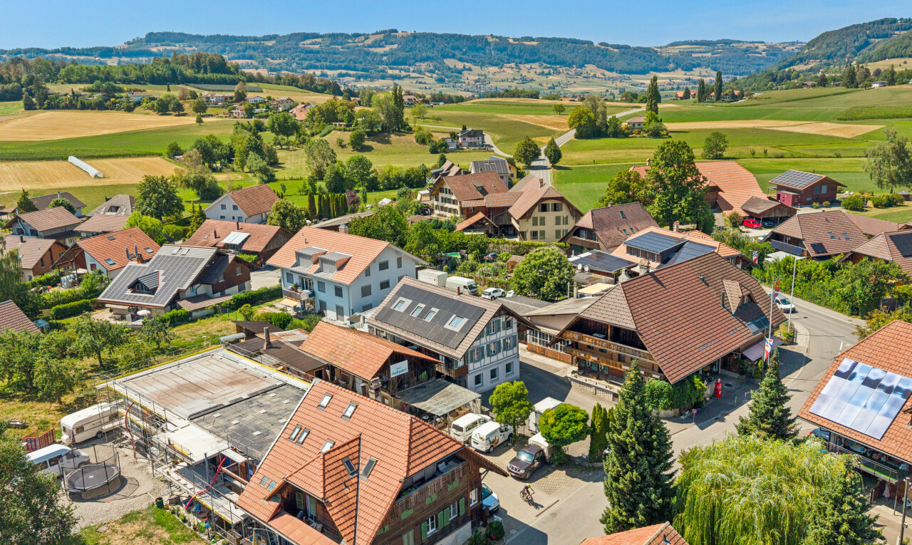 blick auf die berge mit day time, neighborhood view, residential view, und wohngebietblick