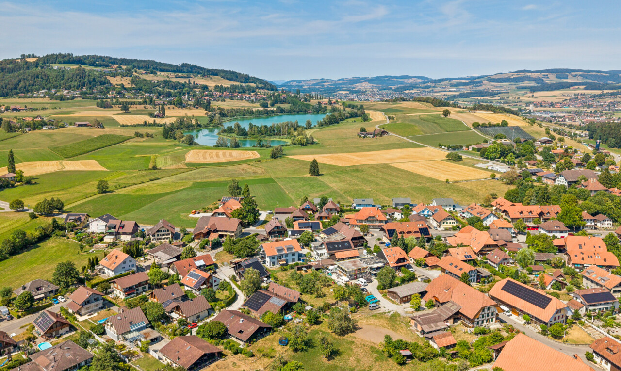 blick auf die berge mit day time, neighborhood view, aerial view, residential view, und wohngebietblick
