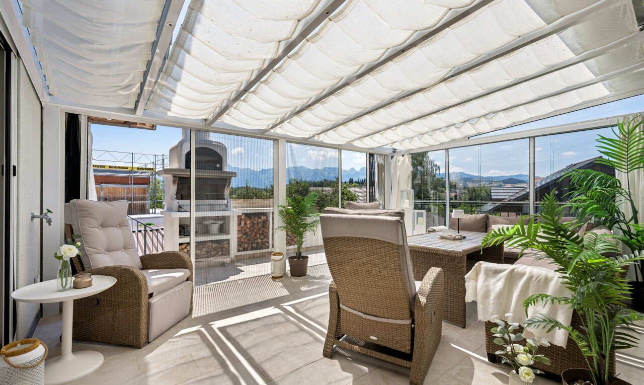 terrasse mit mountain view, blick auf die berge, wintergarten, day time, und view focus