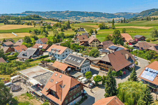 blick auf die berge mit day time, neighborhood view, residential view, und wohngebietblick