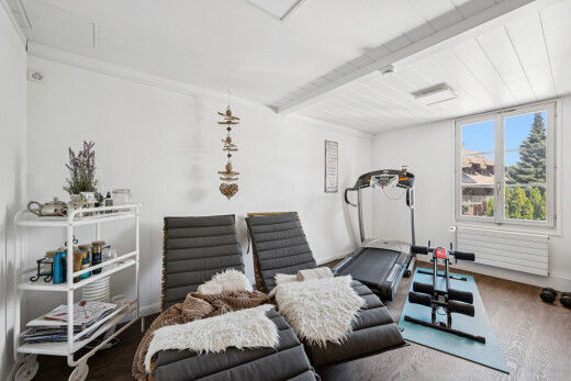 wohnzimmer mit holzfußboden, wood finish floor, kühler, day time, und gipskartonwand
