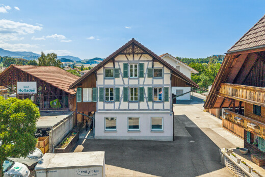außenansicht mit drone view, day time, parkplatz, und property visible