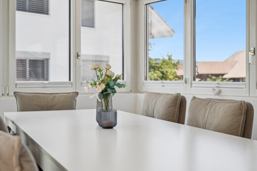 esszimmer mit frühstücksecke, day time, inside property, und natürliches licht