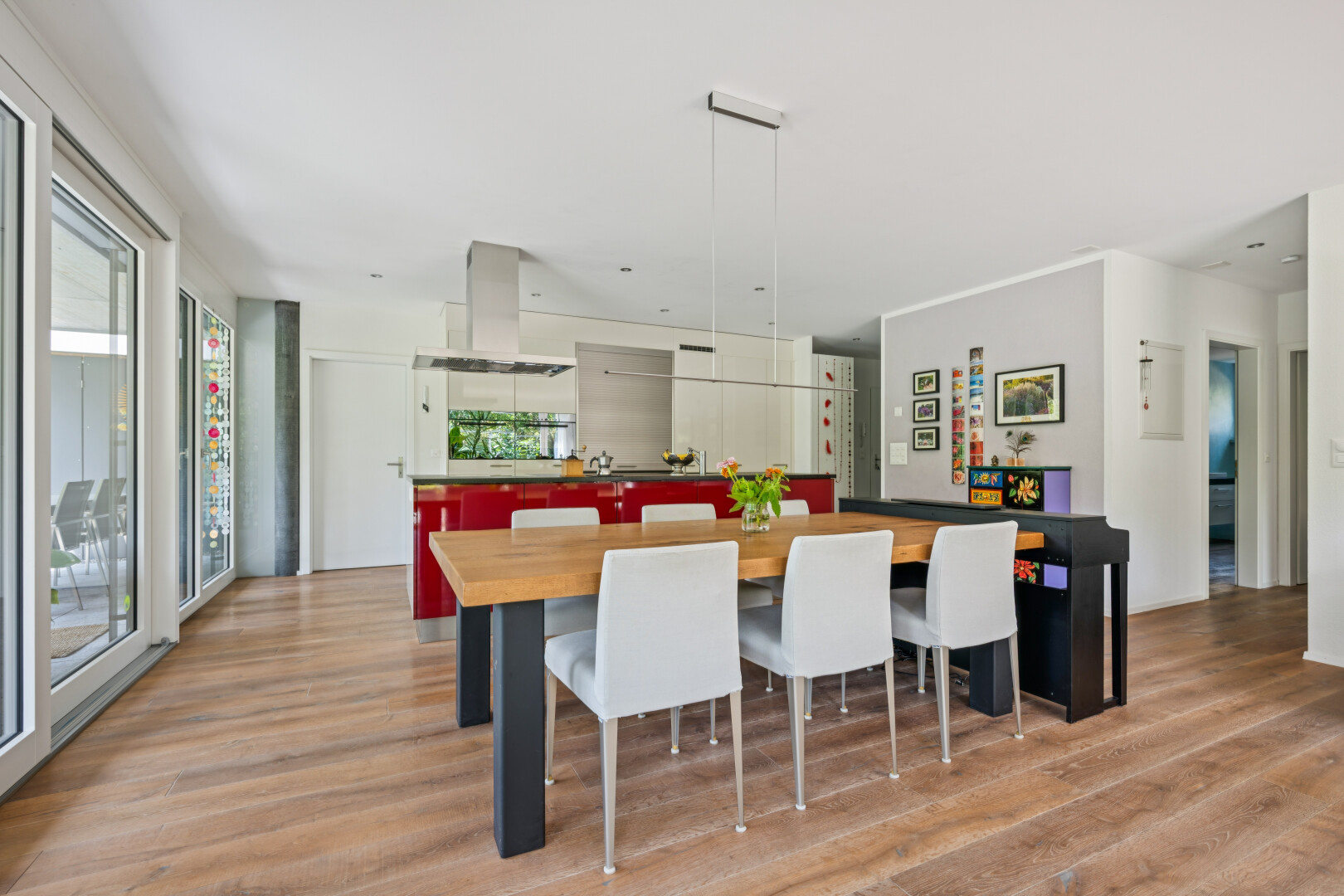 esszimmer mit holzfußboden, wood finish floor, gipskartonwand, drywall, und inside property