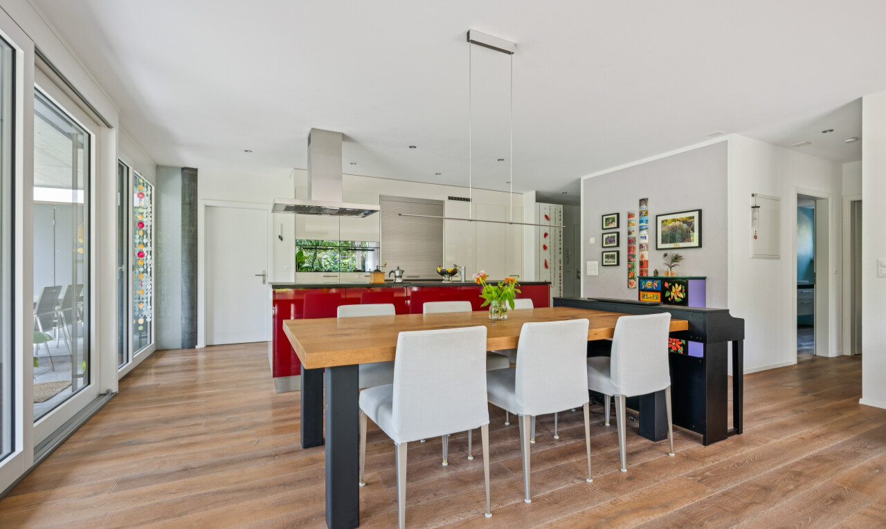 esszimmer mit holzfußboden, wood finish floor, gipskartonwand, drywall, und inside property