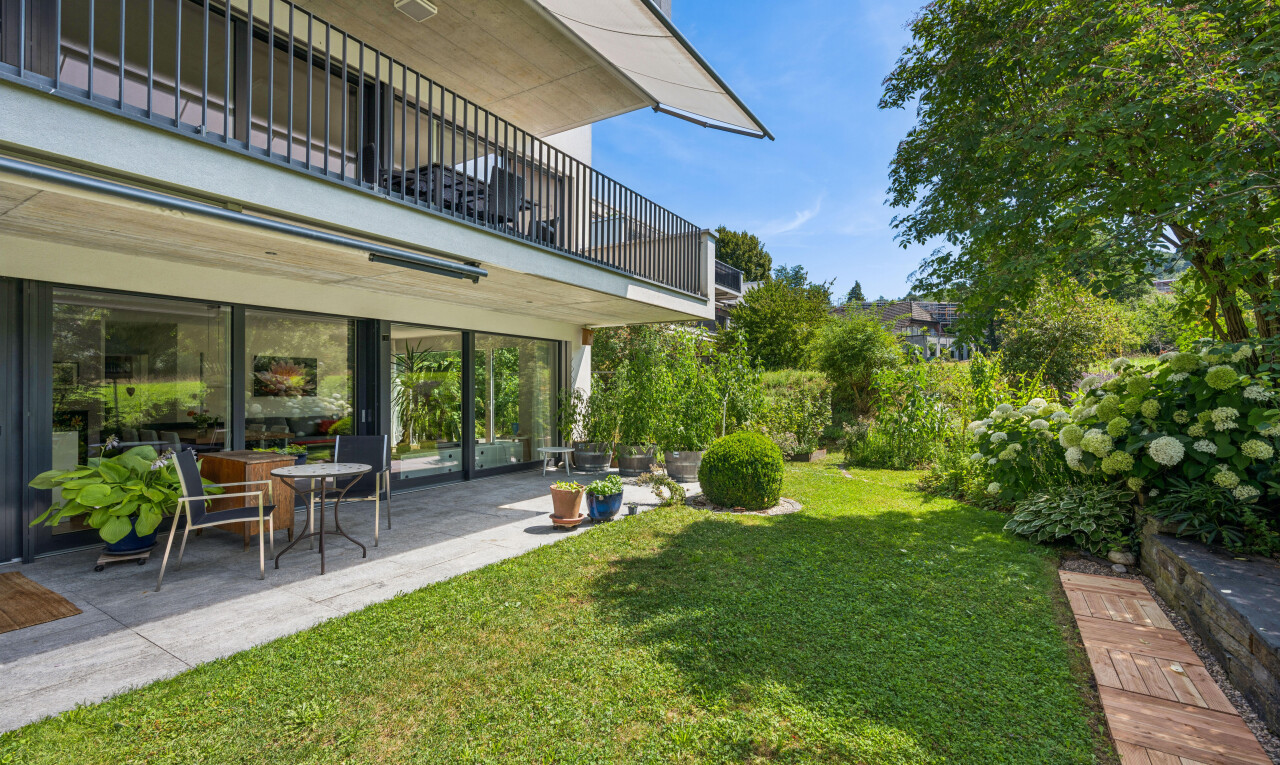 garten mit balkon, from property, rasen, day time, und terrasse
