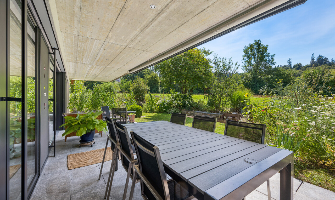 terrasse mit essbereich im freien, terrasse, from property, day time, und view focus