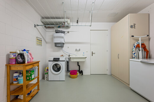 wäschekammer mit tumbler, finished concrete floor, betonboden, concrete floor, und inside property