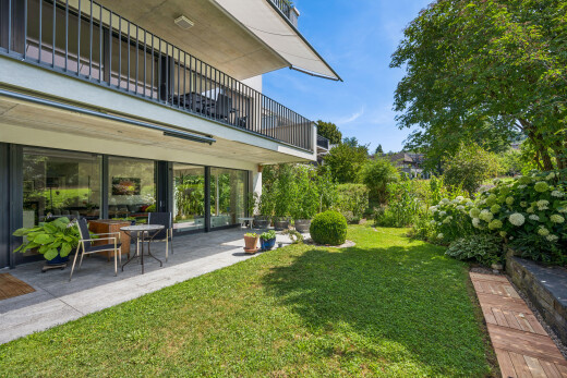 garten mit balkon, from property, rasen, day time, und terrasse