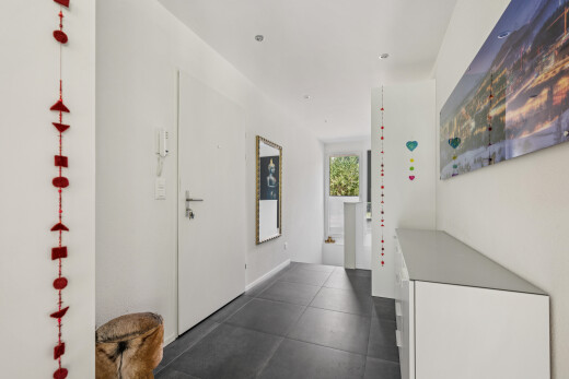 halle / korridor mit gipskartonwand, drywall, inside property, dark floor, und einbauleuchten