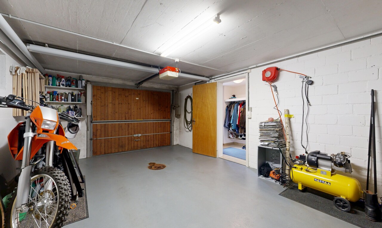 parking avec inside property