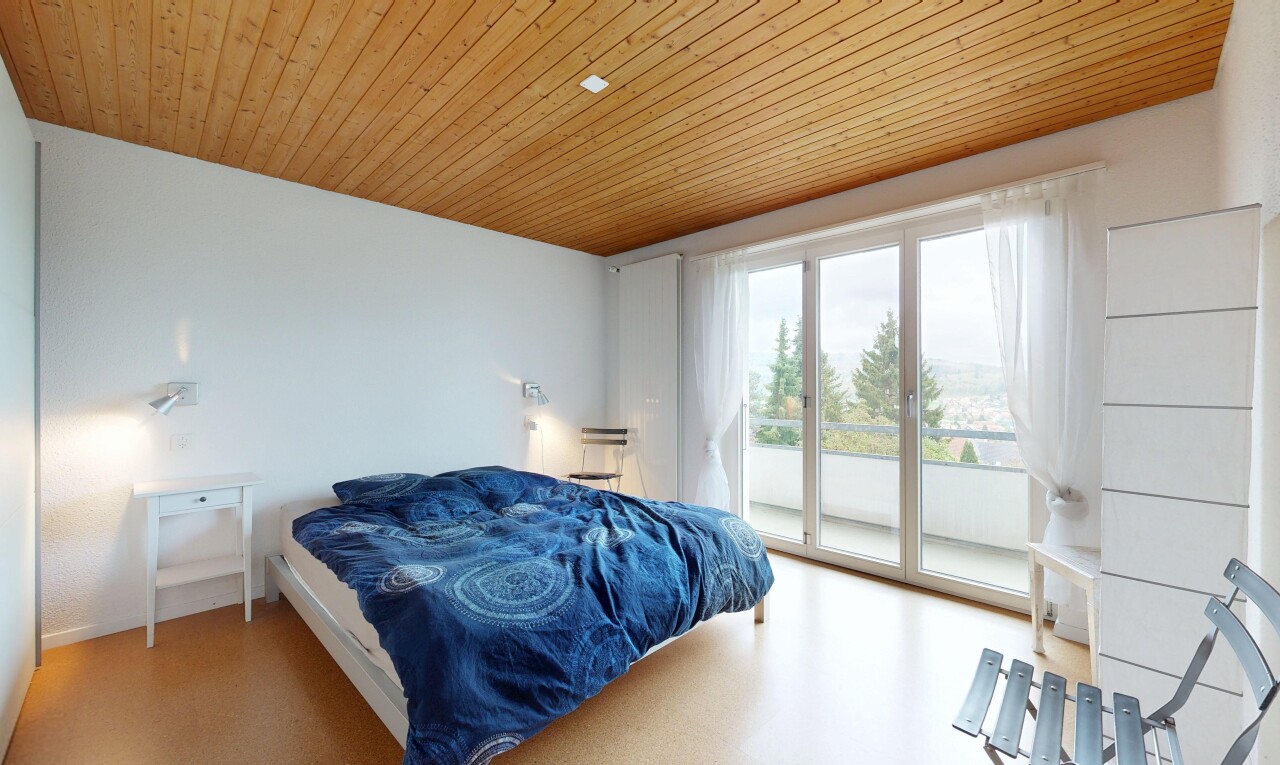 chambre avec cloison sèche, drywall, plafond en bois, wood ceiling, et inside property