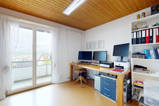 büro mit bürobereich, inside property, natural light, natürliches licht, und fernseher