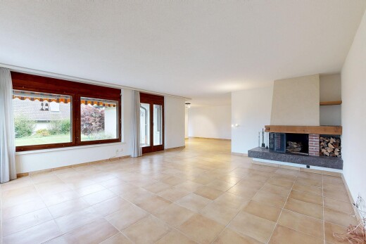 wohnzimmer mit natural light, natürliches licht, drywall, gipskartonwand, und inside property