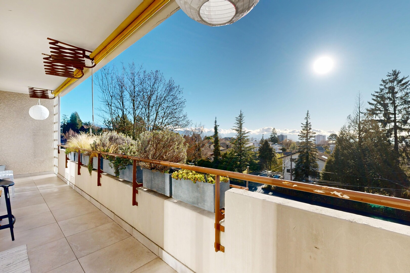 balkon mit balkon, from property, und day time