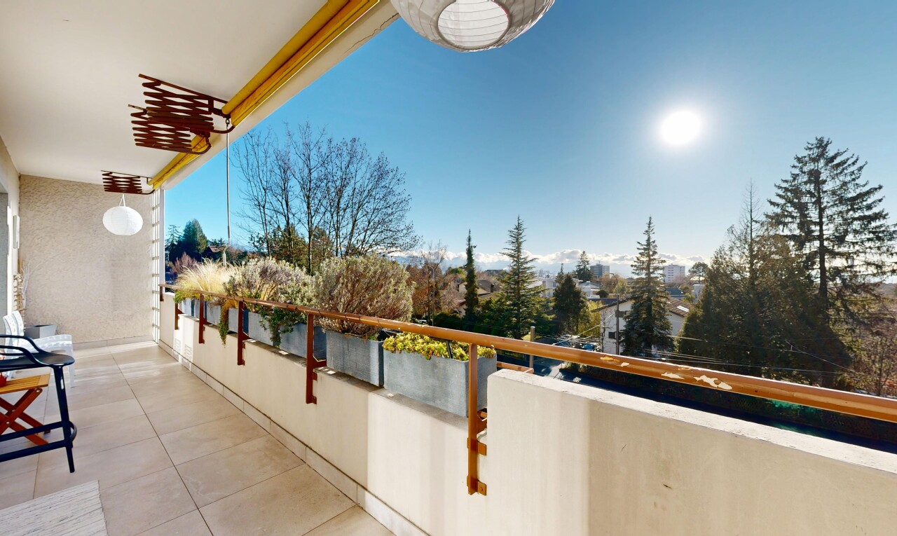 balkon mit balkon, from property, und day time