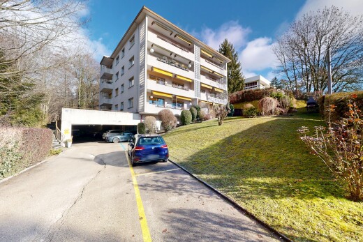 extérieur du bâtiment avec vue sur le complexe d'appartements, apartment complex view, day time, et from community