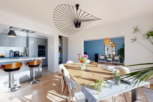 salle à manger avec inside property, drywall, et cloison sèche