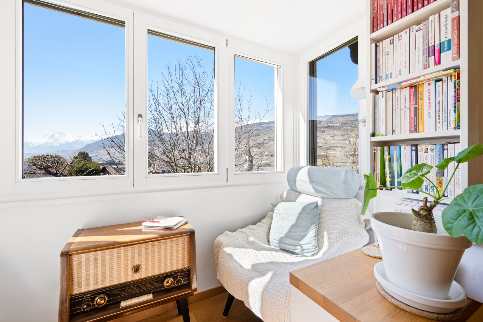 chambre avec day time, inside property, vue sur la montagne, mountain view, et cloison sèche
