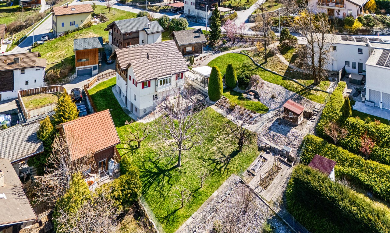 façade avec residential view, vue résidentielle, et terrasse