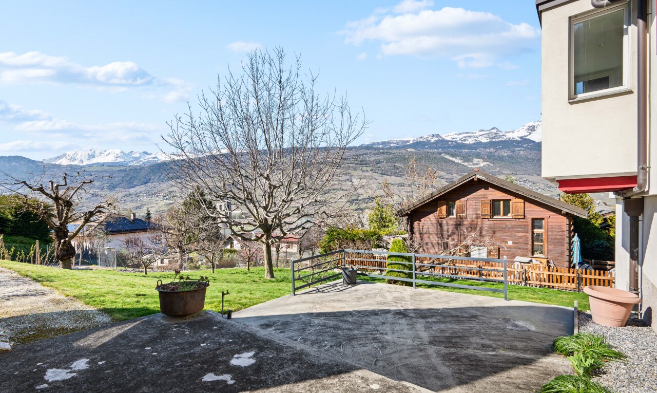 outdoor house with a mountain view and stucco siding